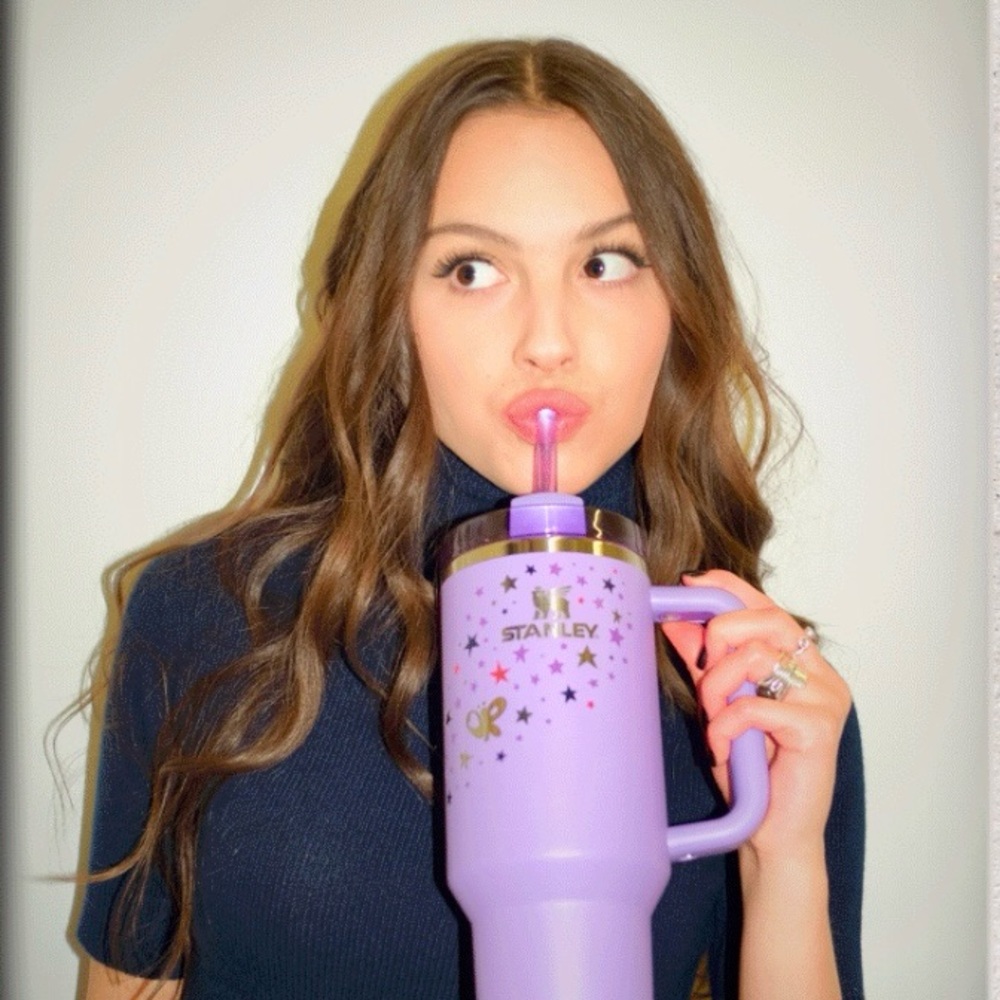 💜 Stanley x Olivia Rodrigo Quencher H2.0 FlowState™ Collectible Tumbler - 40oz